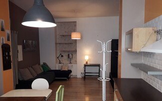 Decoración personalizada, muebles diferentes, escritorio y cunas 