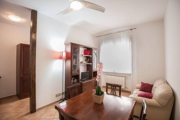 Lägenhet - 1 sovrum | Vardagsrum | Platt-tv