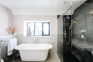 Bathroom - Cherry Trees (Windermere)