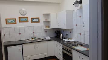 Casa de campo familiar (2) | Cocina privada | Frigobar y tetera eléctrica
