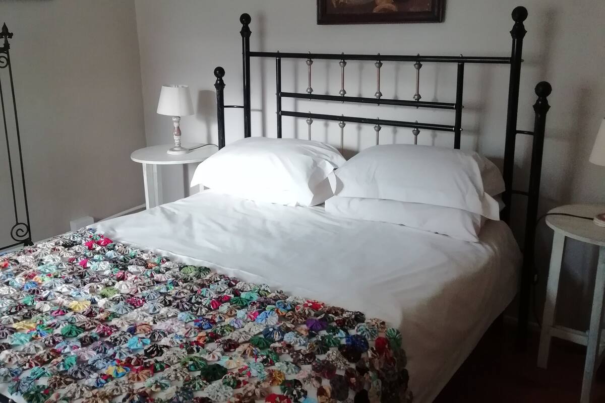 Room, 1 Bedroom | Laptop workspace, WiFi (free), bed sheets