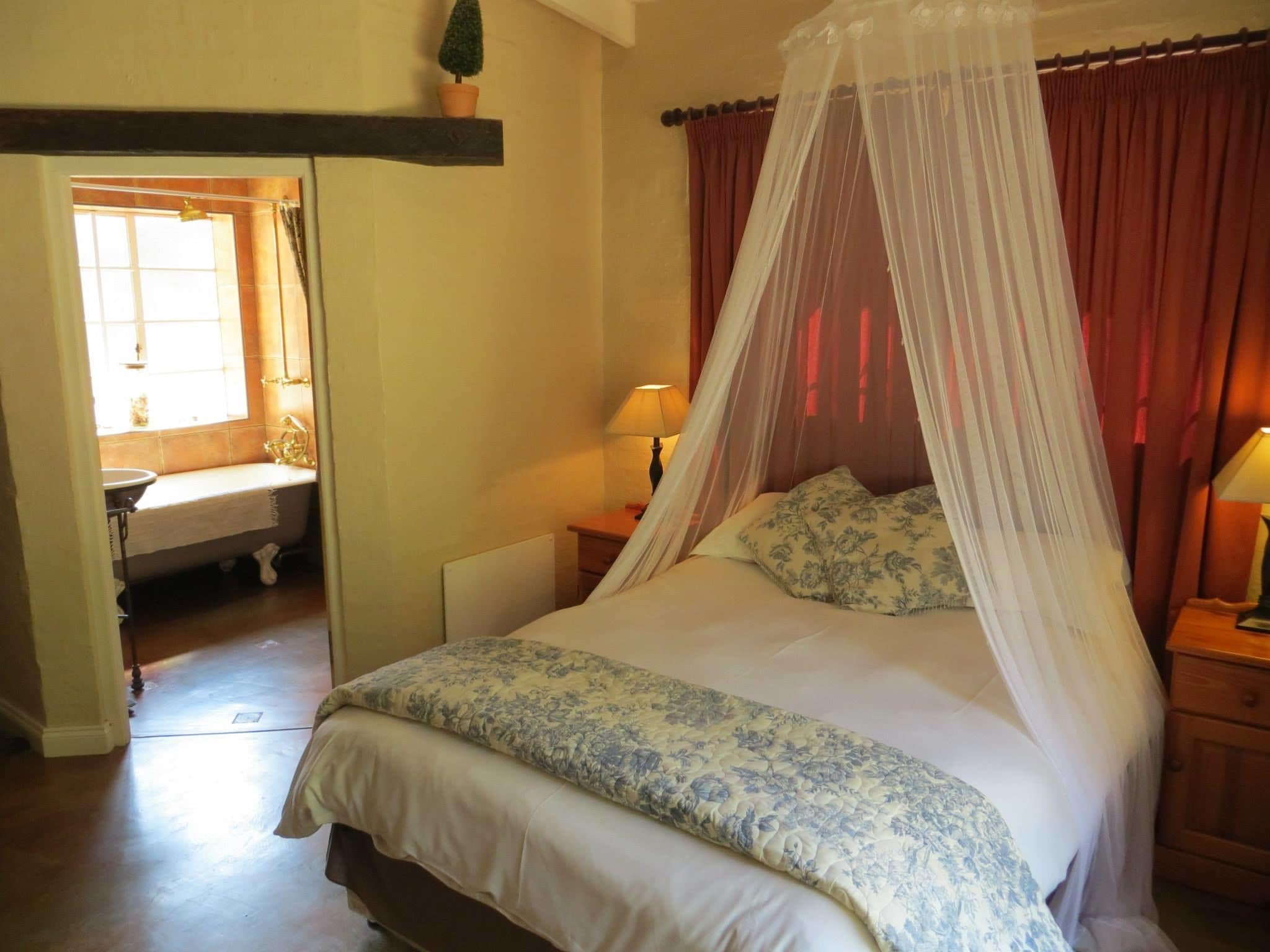 Casa rural familiar (2) | Espai de treball apte per a portàtils, wifi gratuïta i roba de llit 