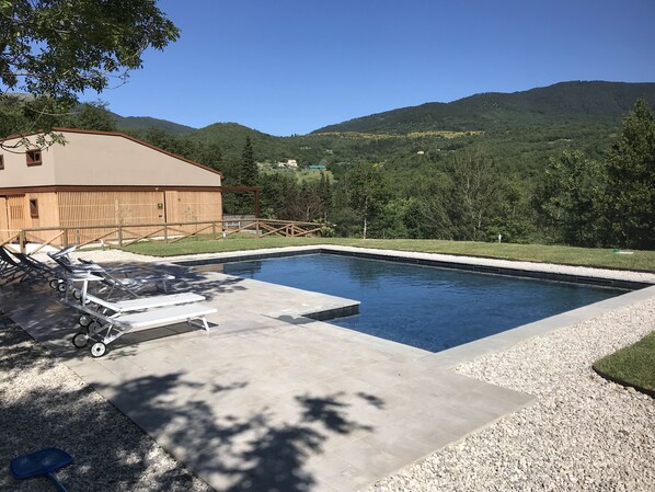 Seasonal outdoor pool, sun loungers - L'Alberocasa (Calenzano)