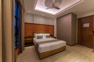 Executive Suite-Balcony View with Free Return Airport Transfer | Premium bedding, minibar, in-room safe, soundproofing