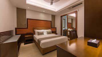 Deluxe Double Room with Free Return Airport Transfer | Hochwertige Bettwaren, Minibar, Zimmersafe, schallisolierte Zimmer