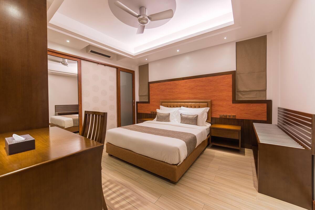 Super Deluxe Room with Balcony & Free Return Airport Transfer | 客房景觀