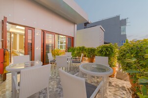 Fachada de la propiedad por la tarde o noche