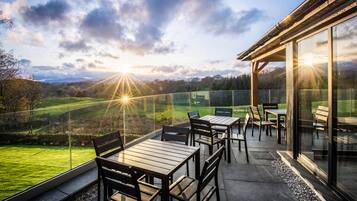 Premier House, Ensuite, Mountain View | Exterior