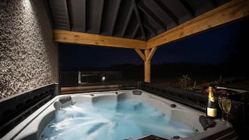 Premier House, Ensuite, Mountain View | Exterior