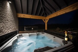 Premier House, Ensuite, Mountain View | Exterior - Cleabarrow Cottage (Kendal)