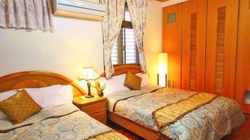 Quadruple Room | Desk, blackout drapes, WiFi (free), bed sheets