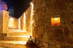 Property grounds - 2 minutes walk from Avlaki bay and beach. (kassiopei)