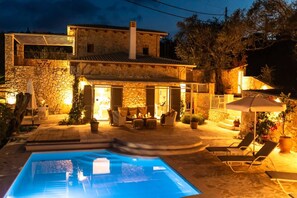 Outdoor pool - 2 minutes walk from Avlaki bay and beach. (kassiopei)