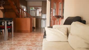 Rumah Comfort | Area keluarga | TV layar datar dan pemutar DVD