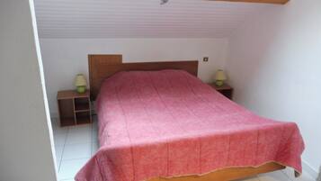 Double Room (La Mansardée)