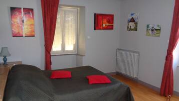Double Room, Garden View (Le Colombier) | Individually decorated, individually furnished, iron/ironing board