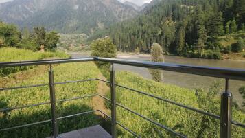 Deluxe Room, 1 King Bed, Smoking, River View | Valley view