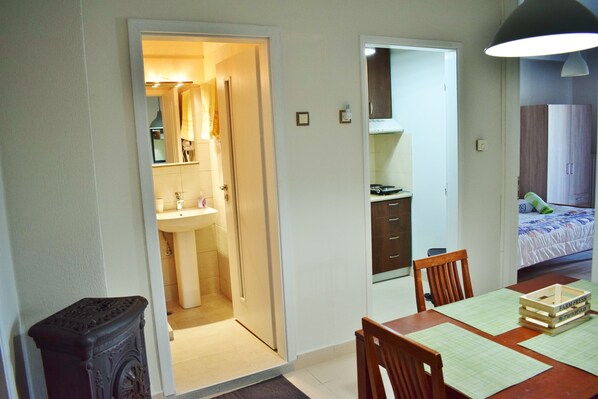 3 bedrooms, iron/ironing board, WiFi, bed sheets - The apartment is exactly in the center of Stavros, on the pedestrian street .... (Stavros)