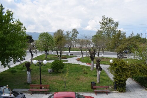 The apartment is exactly in the center of Stavros, on the pedestrian street ....