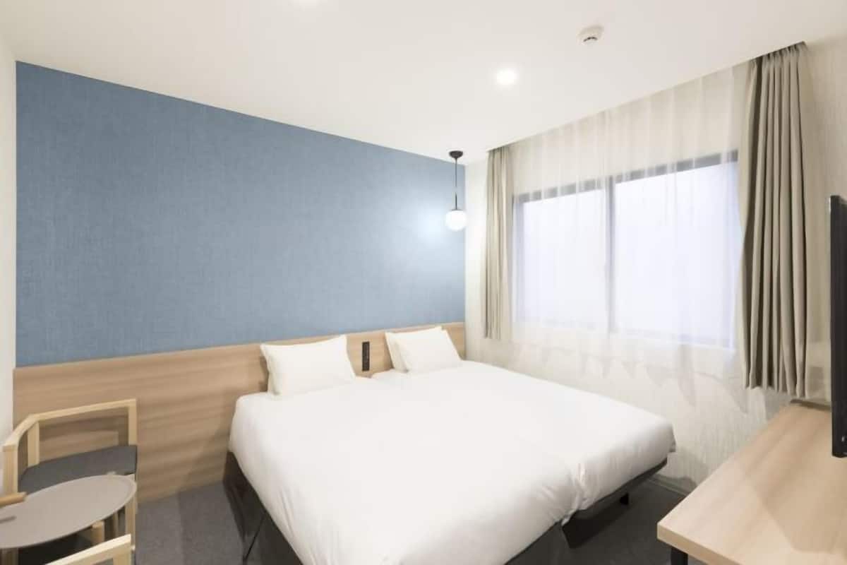 In-room safe, iron/ironing board (on request), WiFi (free), bed sheets