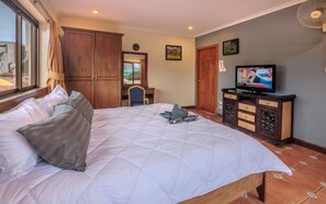 4 bedrooms, in-room safe, desk, iron/ironing board