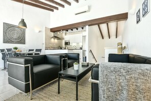 Smart-TV, DVD-Player, Tischtennisplatte, Stereoanlage