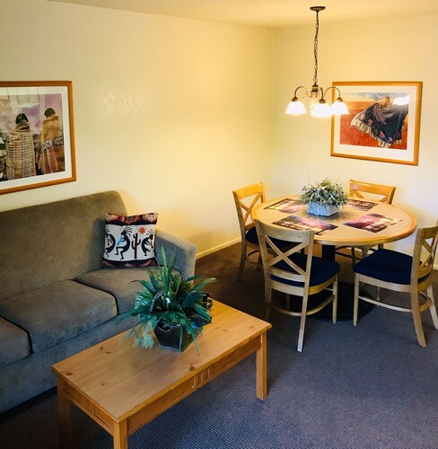 Cozy Condo in Chandler, entire unit to yourself with balcony in gated community.