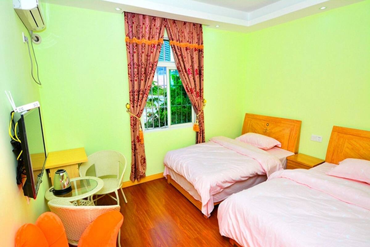 Free WiFi, bed sheets