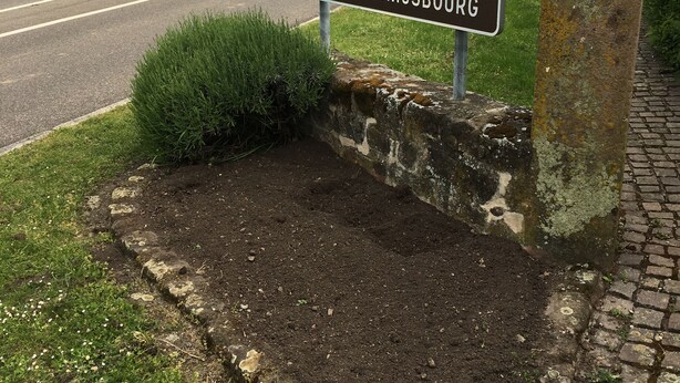 A road sign indicating the direction to Orschwiller and Fief du Ht Koenigbourg.