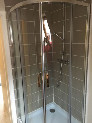 Haartrockner, Handtücher, Seife
