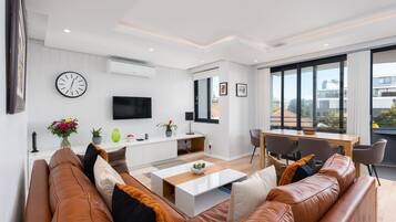 Luxury Apartment | Living area | Flat-screen TV, Netflix, streaming services