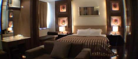Superior Double Room | Desk, soundproofing, rollaway beds, free WiFi