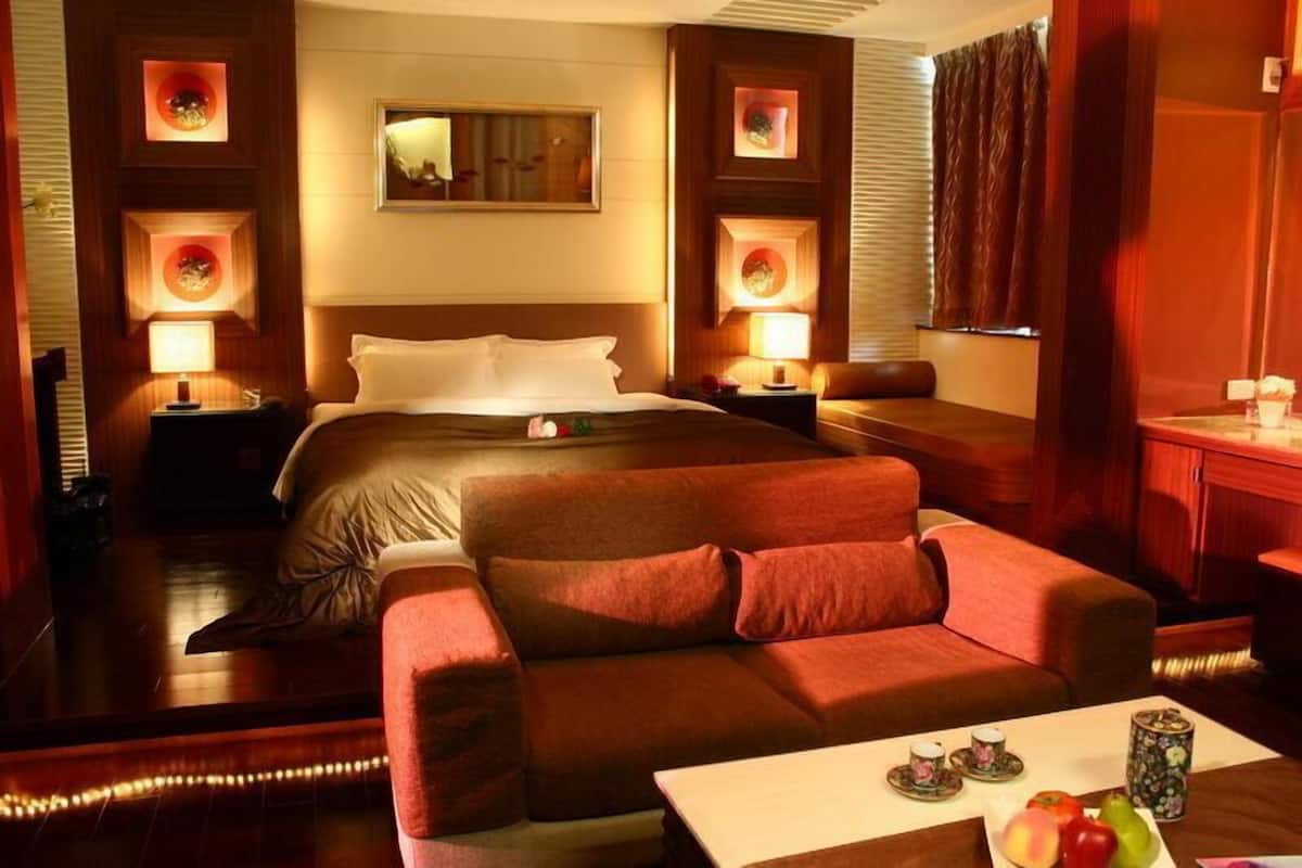Superior Double Room | Desk, soundproofing, rollaway beds, free WiFi