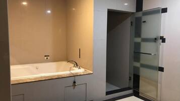 Articles de toilette gratuits, sèche-cheveux, chaussons
