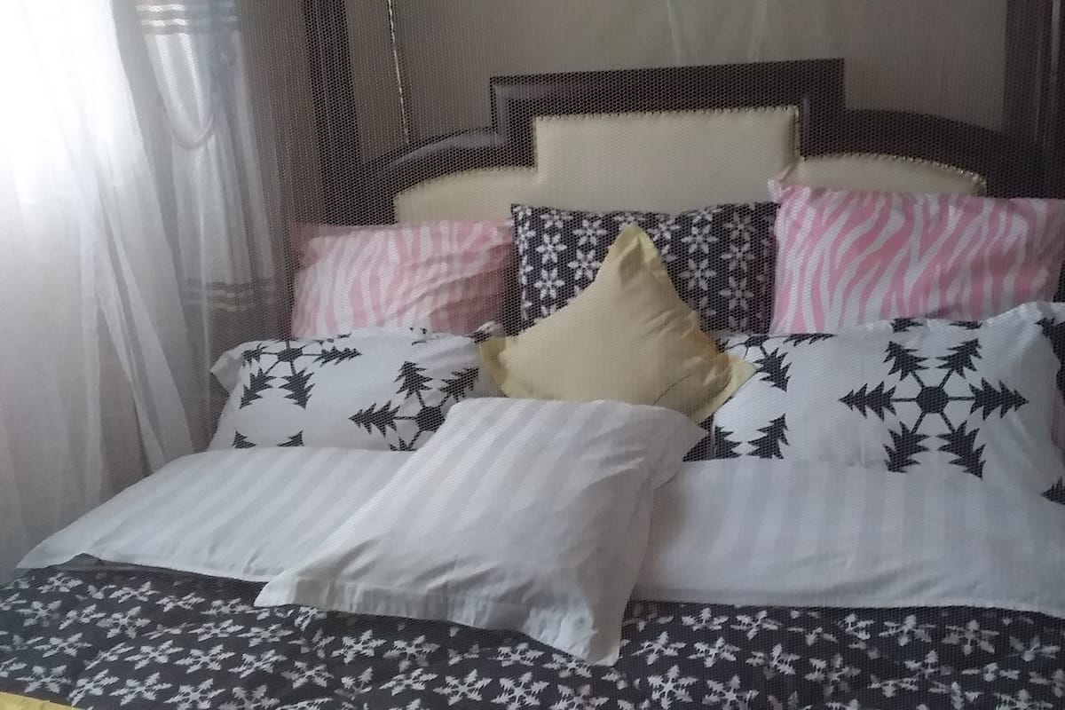 Desk, laptop workspace, free WiFi, bed sheets