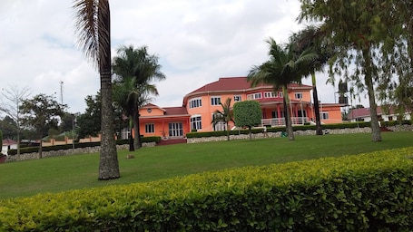 Fachada de la propiedad. Flagship Piazza Hotel - Hostel