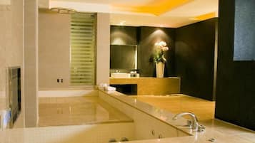 Superior-dobbeltværelse - boblebad | Individuelt design, individuel indretning, skrivebord