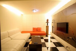 Decoración personalizada, muebles diferentes y escritorio 