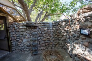 Ducha, artículos de tocador gratuitos, toallas, jabón