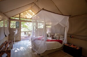 Standard Tent (Double or Twin) | Frigobar, cofres nos quartos, escrivaninha, quartos à prova de som