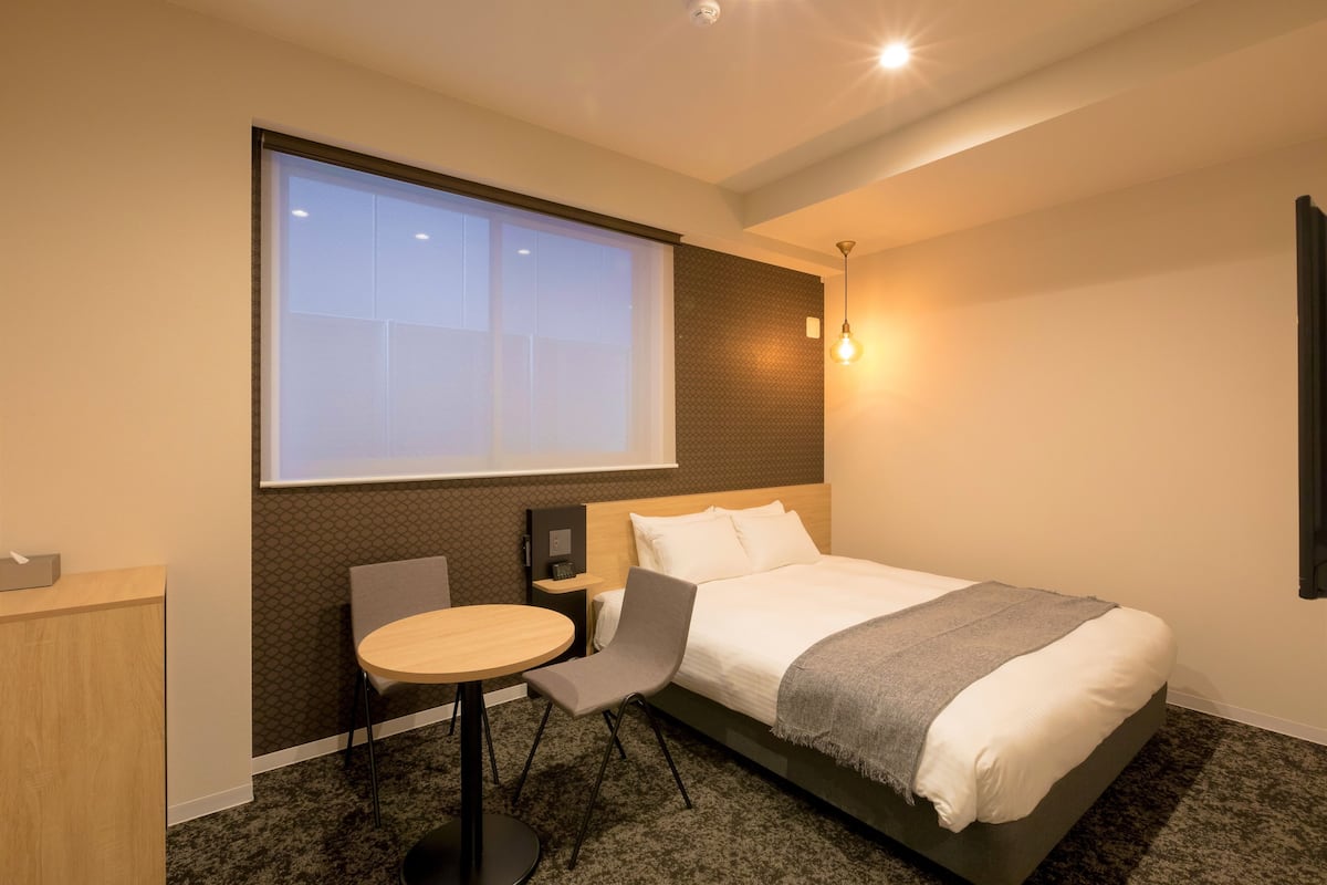 Deluxe-Doppelzimmer, barrierefrei | Bügeleisen/Bügelbrett, kostenloses WLAN, Bettwäsche