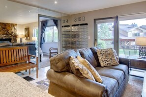 Smart TV, fireplace, DVD player, books