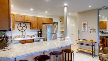 冰箱、微波炉、烤箱、炉灶