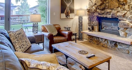 Hike In/Out-Patio w/Slope Views-Steps to HotTub-Grill-Fireplace