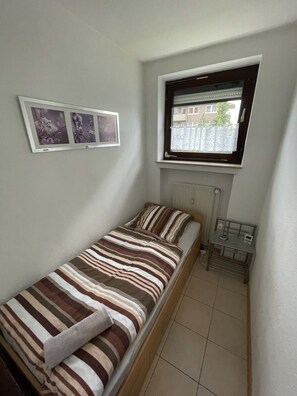 Cortinas blackout, wifi gratis y ropa de cama