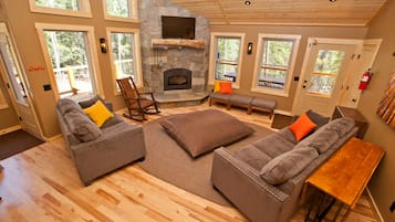 Smart TV, fireplace, DVD player, books