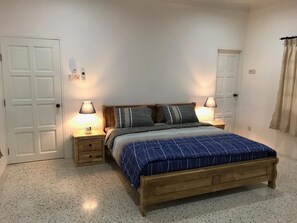 3 bedrooms, iron/ironing board, WiFi, bed sheets