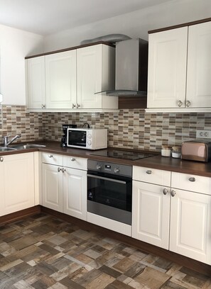 Kühlschrank, Ofen, Geschirrspüler