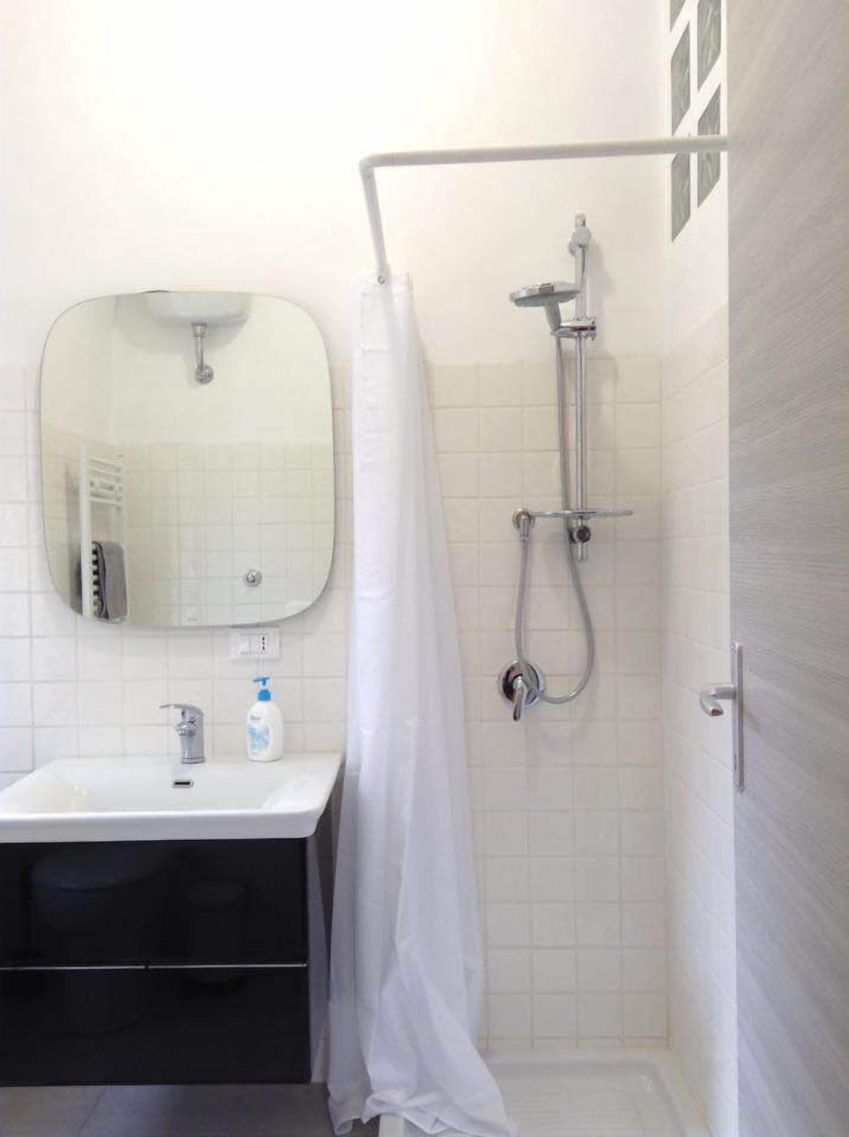Apartment, 2 Bedrooms | Bathroom | Shower, hair dryer, bidet, towels