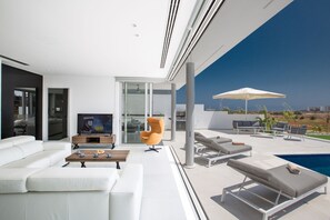 Villa, 3 Bedrooms | Living room - Blue Pearl 13 (Paralimni)